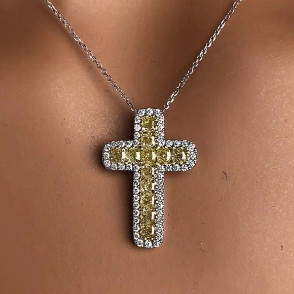 🎁 Yellow & Silver Cross Necklace - Picture 3 of 5